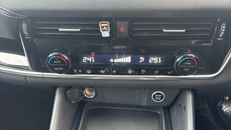 Nissan Qashqai 1.3 DiG-T MH N-Connecta 5dr Petrol Hatchback